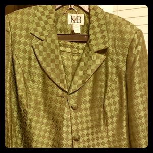 Green 2 piece dress suit